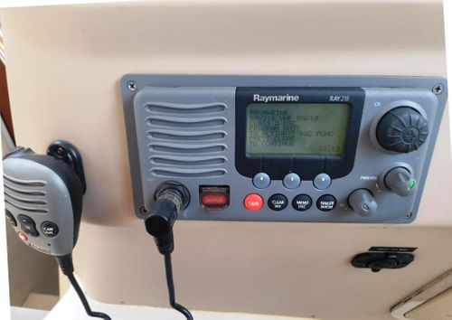 VHF Radio Raymarine RAY218