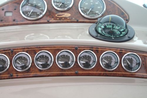 Helm Gauges to Stbd
